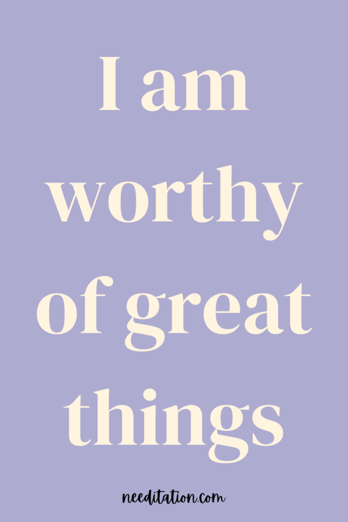 a short positive mantra on a purple background that reads "I am worth of great things"